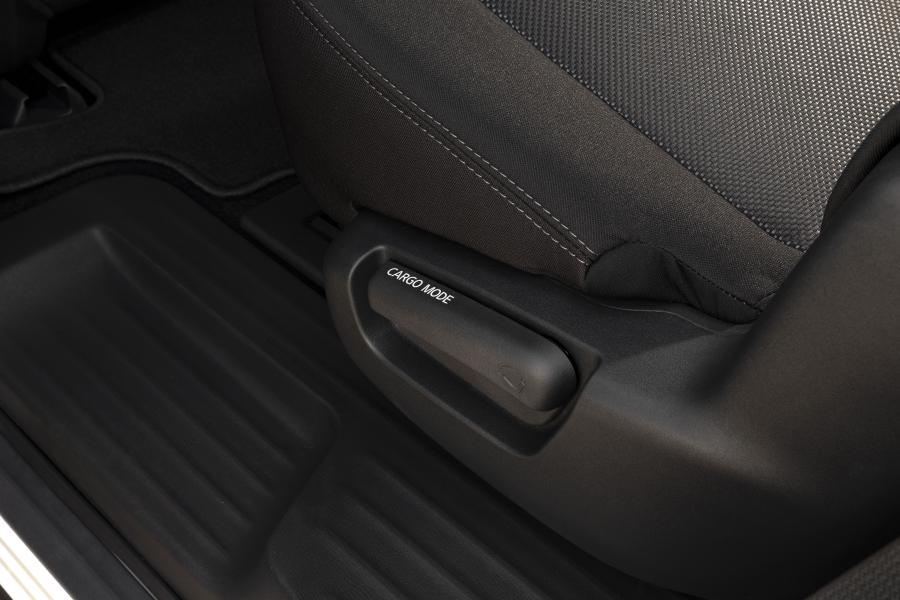Детали интерьера Nissan Pathfinder ST (R52) 2017 года  (AU) (фото 16 из 40)